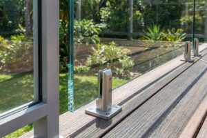 How to Choose Glass Railing for Deck